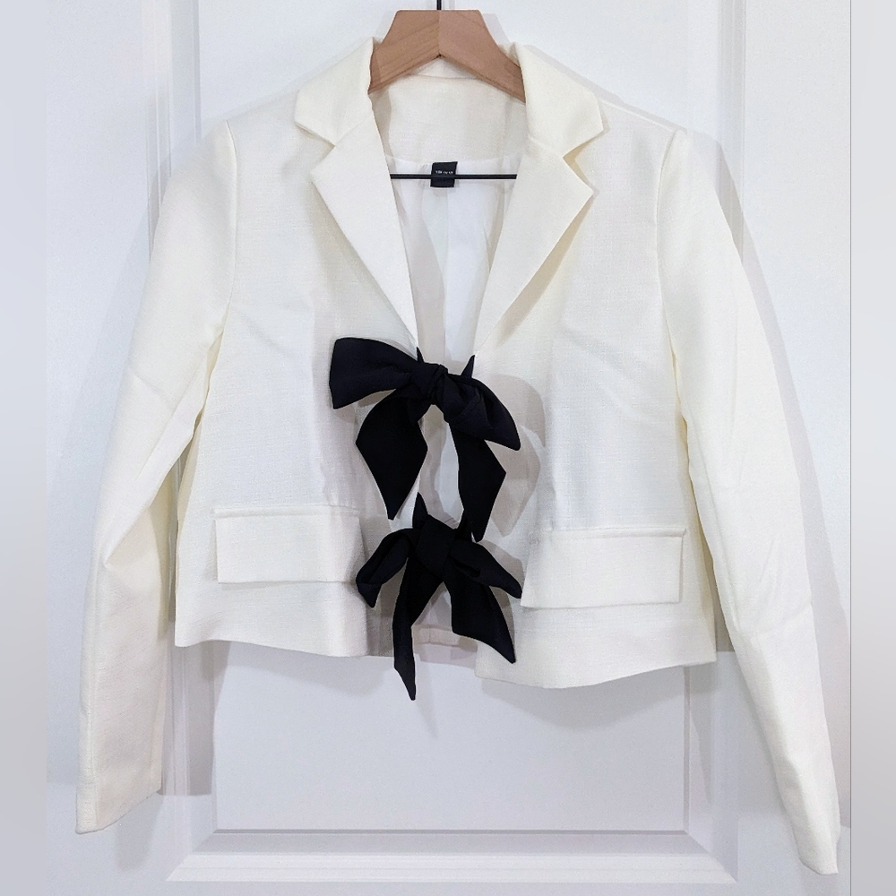 NWOT XS (2) Cream & Black Bow Closure Blazer